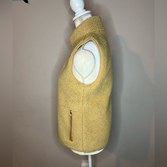 ⭐️J. Crew Fleece Vest - Picture 3 of 9